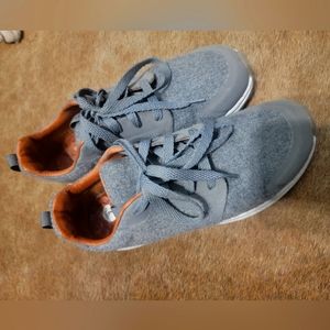 Arait tennis shoes grey